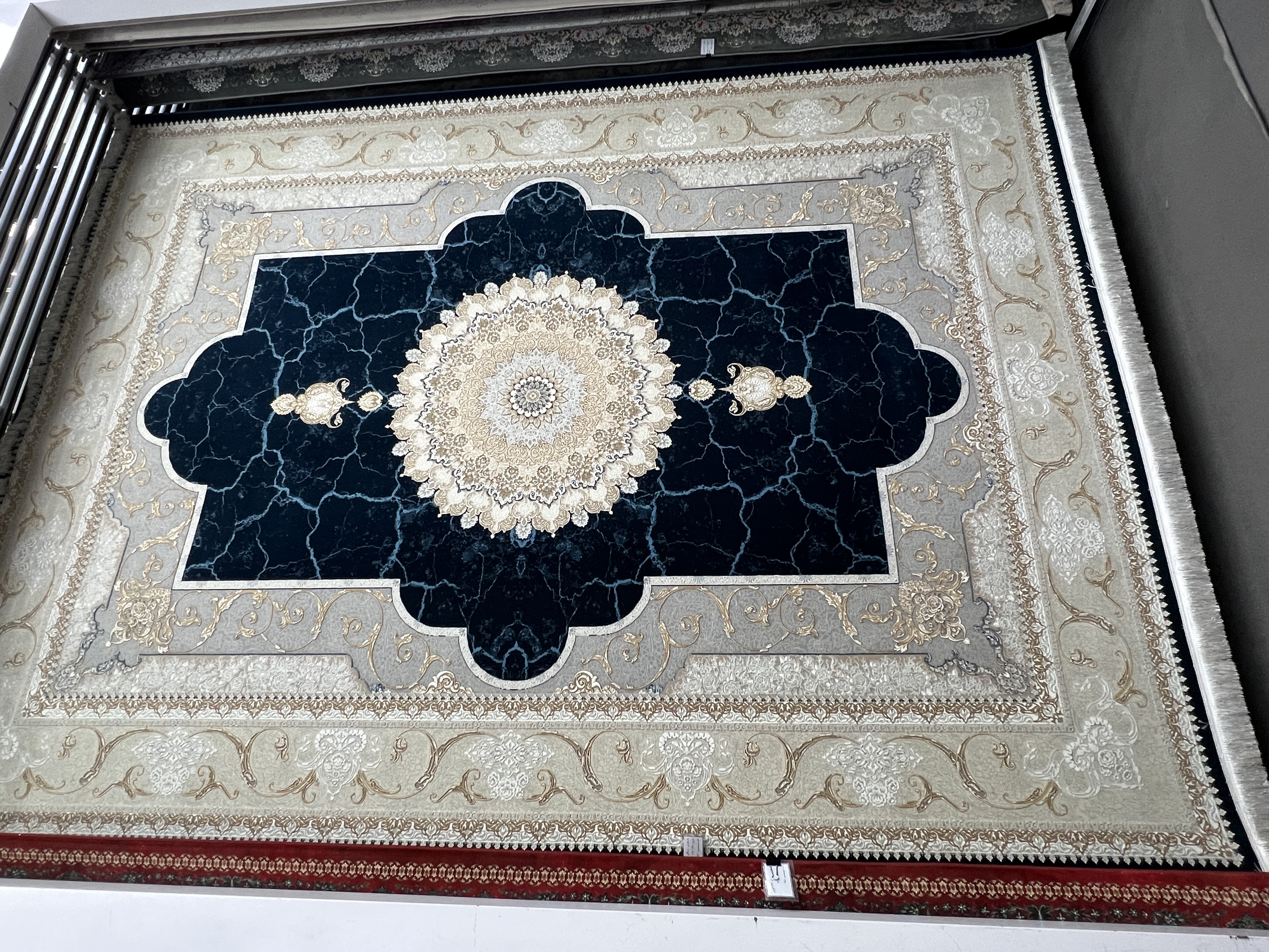 فرش طرح سنگی سرمه ای